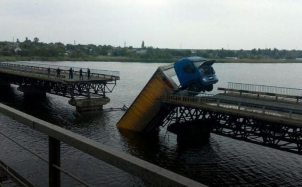 Конструкція моста в Олексіївці складалася з семи залізобетонних опор та шести металевих секцій.