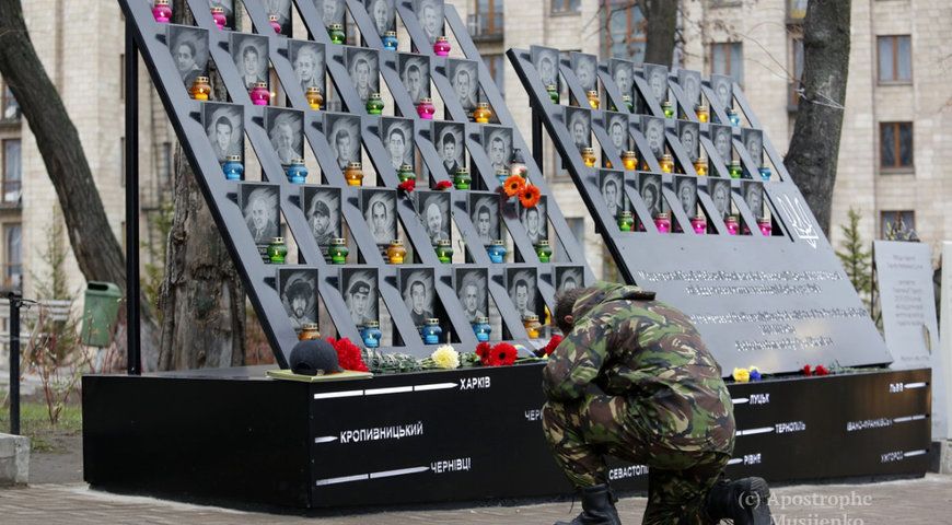 У Києві вандал справив нужду на пам'ятник Героям Небесної сотні, його розшукує поліція