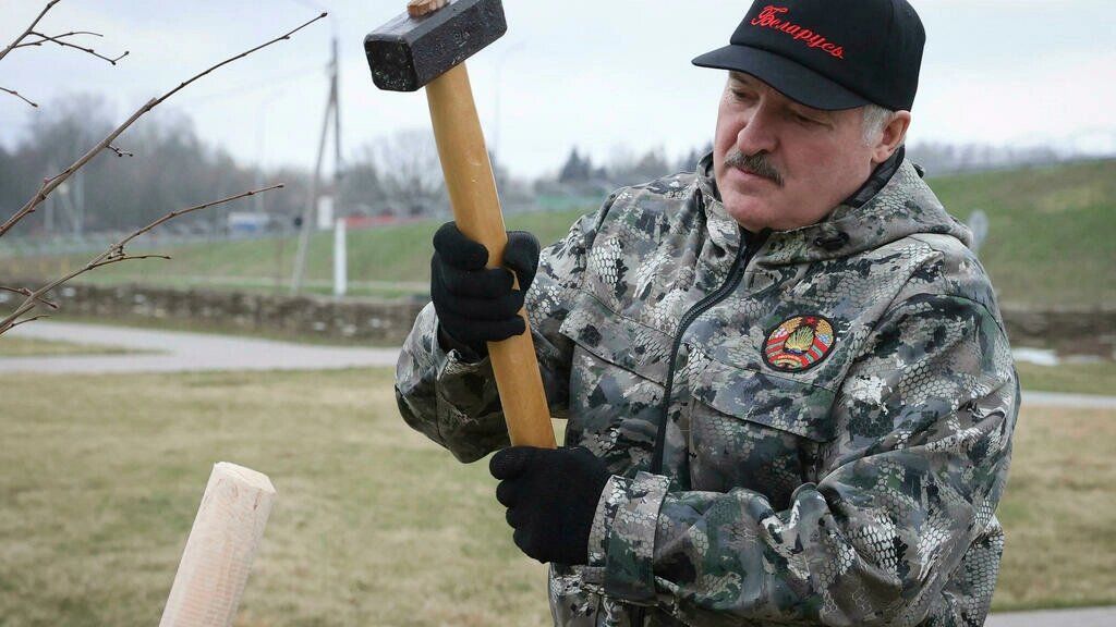 Лукашенко готовий на все, аби його визнали легітимним.