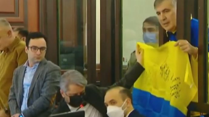 Саакашвілі прямо в залі засідань Тбіліського суду заспівав гімн України
