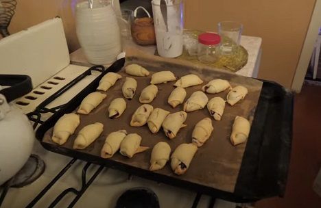 Галицька кухня: як приготувати смачні рогалики з вишнями по-львівськи