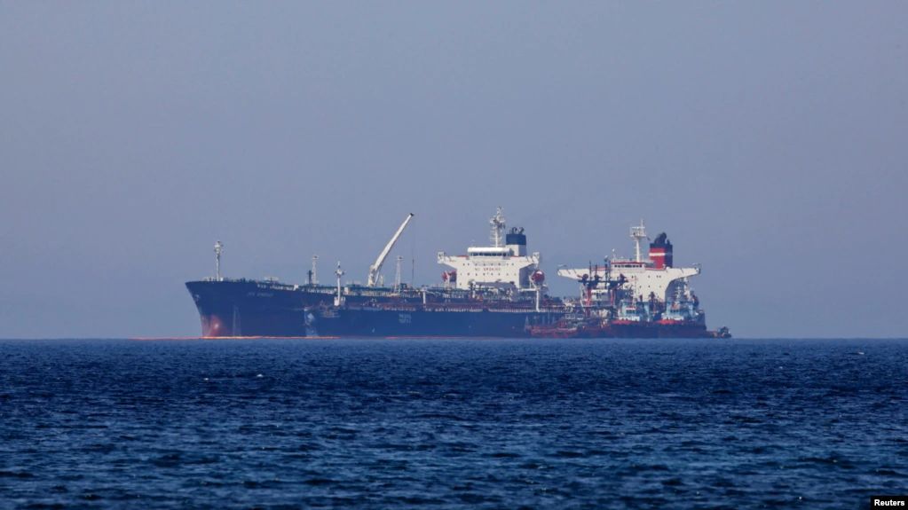 Російська нафта постачається до Індії за межею цін G7