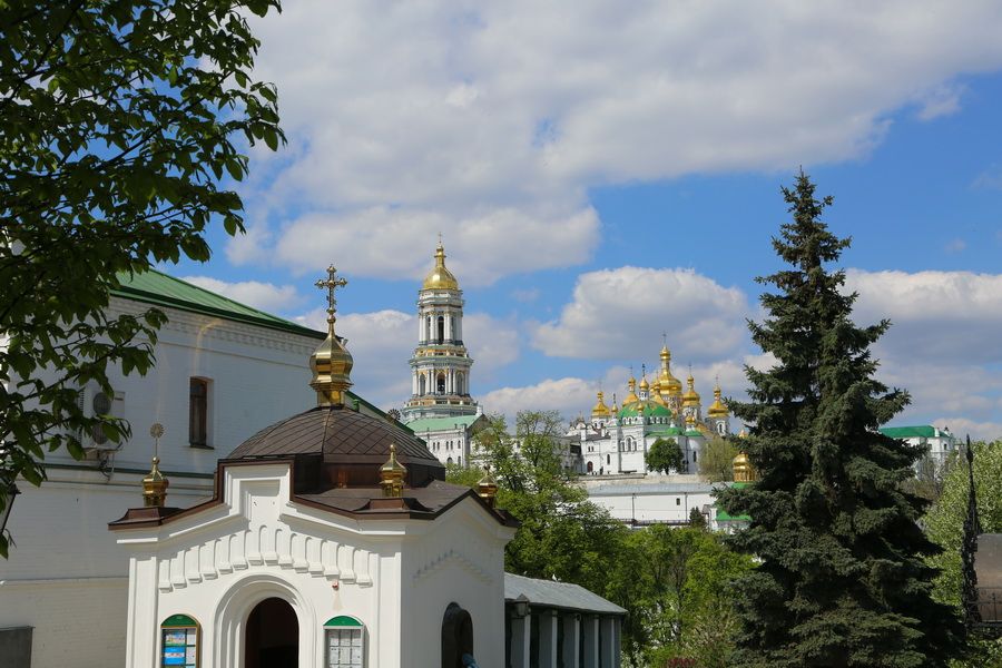 Київська митрополія часів Русі не має жодного стосунку до Москви, а тим більше до РПЦ.