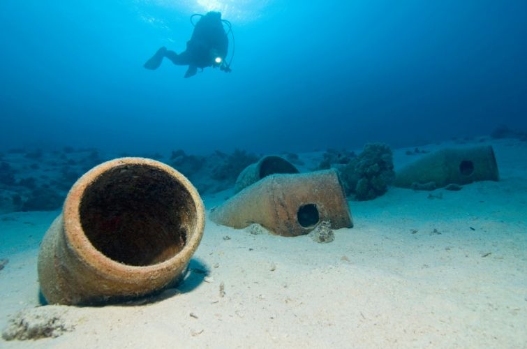 Давньоримський корабель з сотнями глеків знайдено на дні Середземного моря - унікальна археологічна знахідка