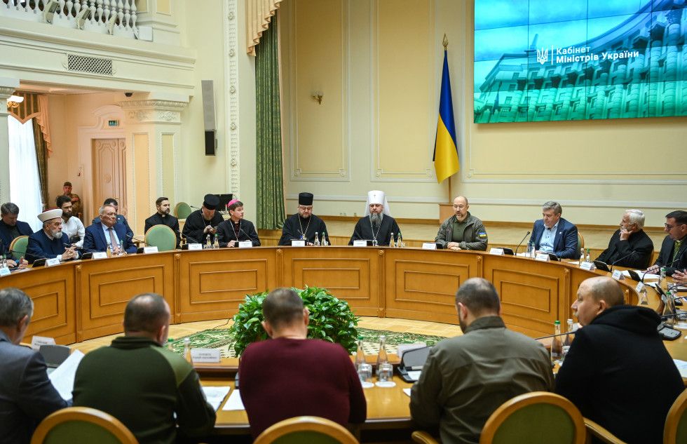 Всеукраїнська Рада Церков і прем’єр-міністр обговорили спільні заходи з протидії росагресії, фото