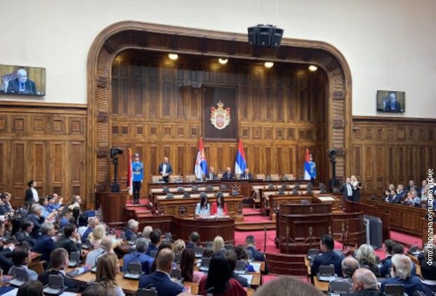 Президент Сербії Вучич розпустив парламент та призначив вибори на 17 грудня