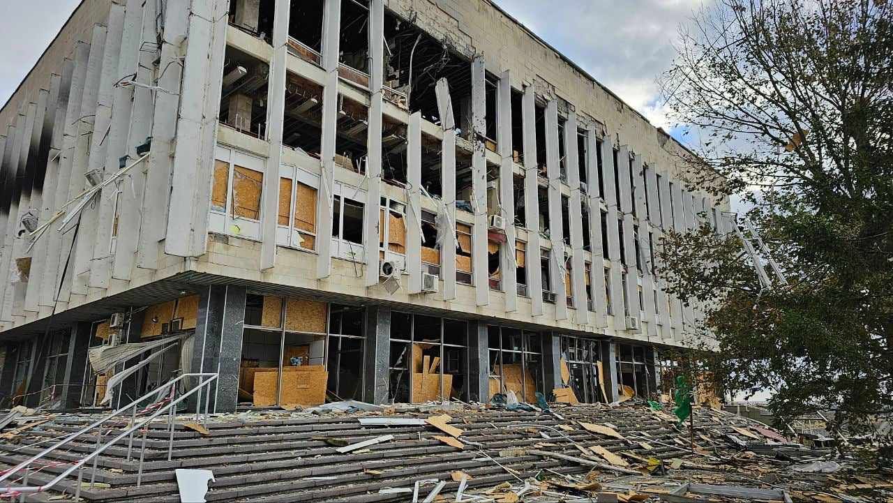 Миколаївщину атаковано балістичною та керованими ракетами, у Херсоні – зруйновано бібліотеку Гончара