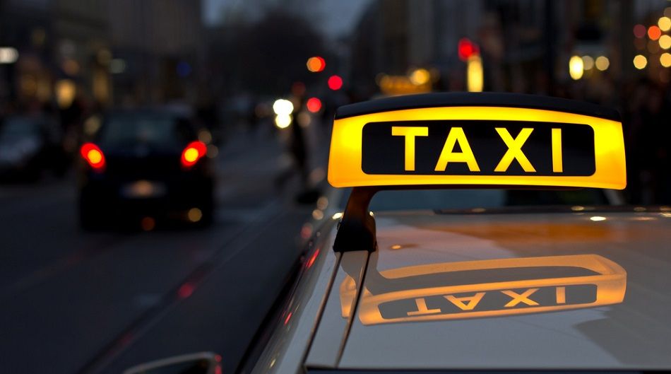Гривнею по кишені: Кремінь оштрафував таксиста за відмову обслуговувати пасажирок українською