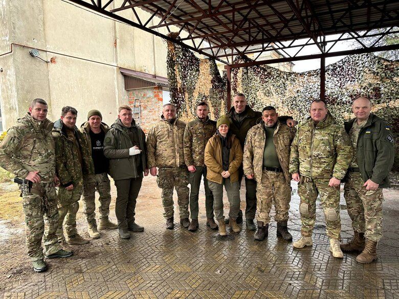 Віталій Кличко відвідав наших захисників на Донбасі: батальйону «Свобода» та 28 ОМБР імені Лицарів зимового походу передав по 100 FPV дронів.