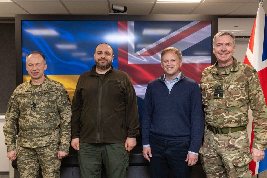 Командувач британської армії Тоні Радакін і міністр оборони Великої Британії Грант Шеппс "гостювали" в Україні.