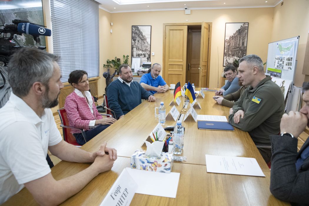 Мер Києва Віталій Кличко зустрівся у столичній мерії з делегацією Німеччини.