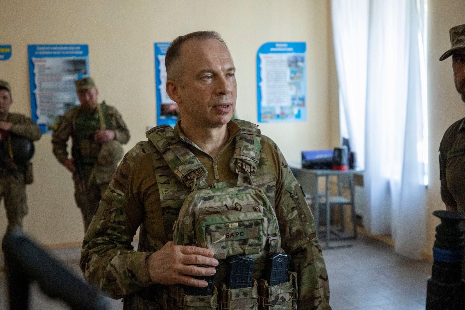 Генерал-полковник Олександр Сирський в одному зі штабів у зоні бойових дій.