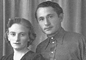 Наталія Шухевич зі своїм чоловіком під час заслання.