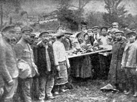 Жертви денікінського погрому у Фастові. Вересень, 1919 р. (Фото з архіву.)