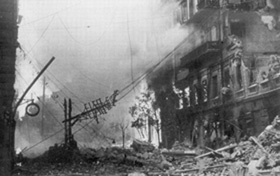 Київ нищили бомби не лише нацистські. (Фото з архіву.)