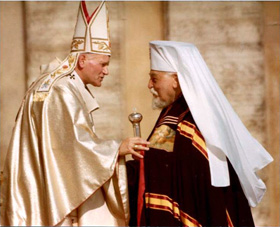 Папа Іван Павло ІІ та патріарх Йосиф (Сліпий). Рим, поч. 1980–х рр. Фото з архіву.