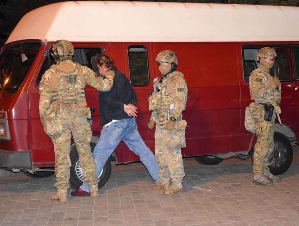 Терорист Кривош відпустив заручників і здався у Луцьку, відео ...